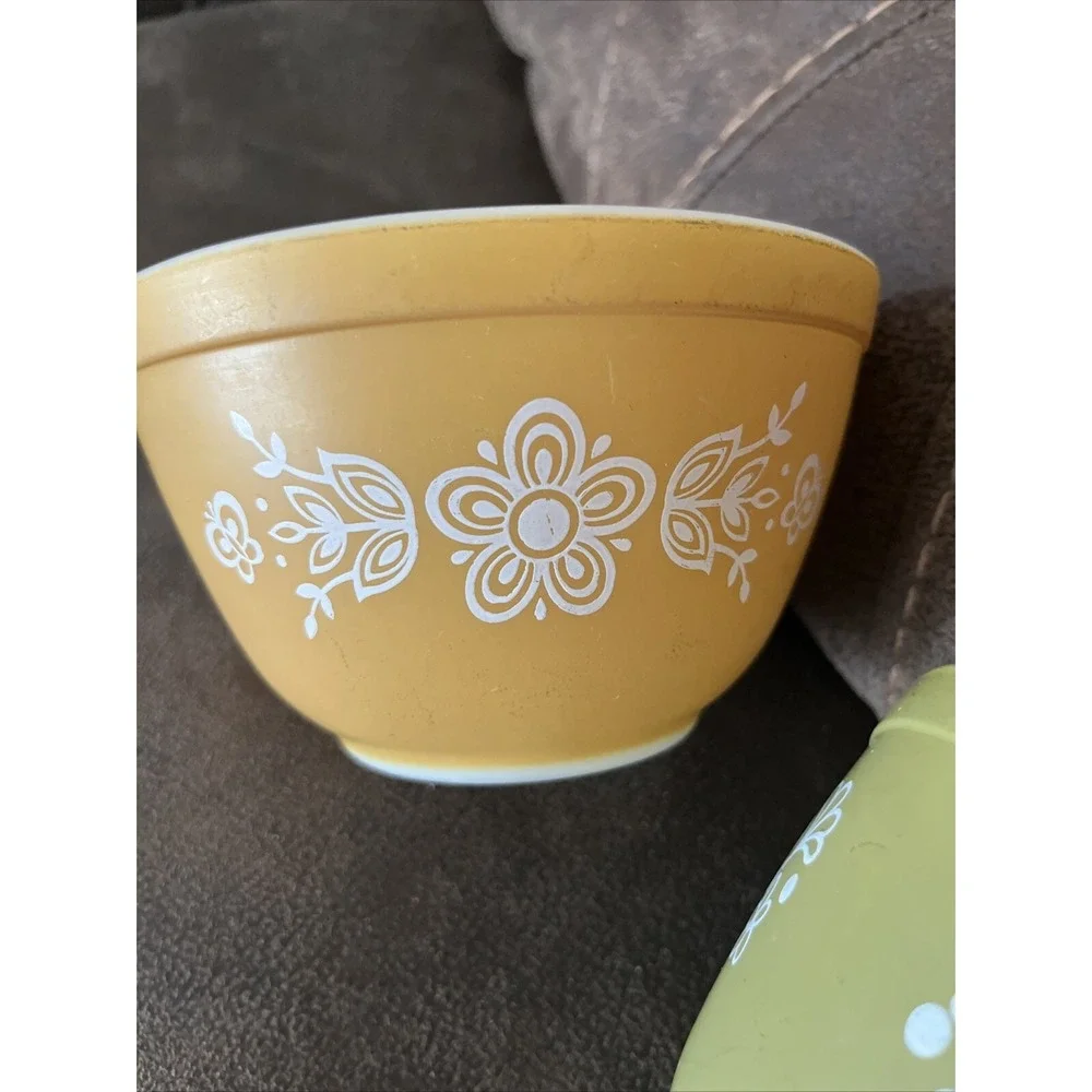 SET 2 PYREX BOWLS Crazy Daisy Spring Blossoms & Gold Butterfly Mixing Bowls Vtg